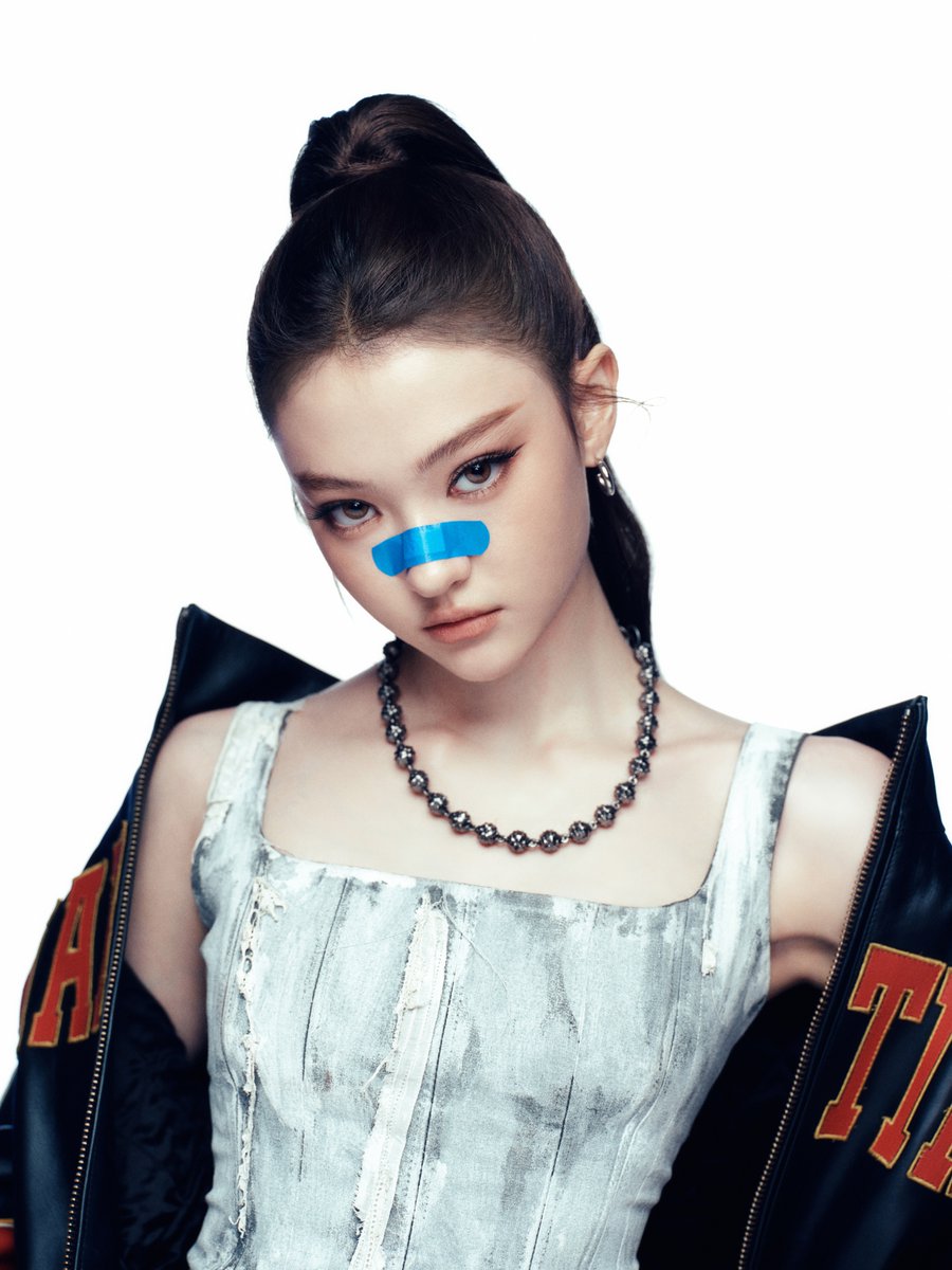 OFFICIAL_MEOVV's tweet photo. 🩹

MEOVV Single Album [GO HARD]
2026.10.12 6PM (KST)

PRE-SAVE &amp; PRE-ORDER
∙ https://t.co/u1xZTk5phj ∙

#MEOVV #미야오 #ELLA #엘라
#GOHARD #MEOVV_GOHARD
#THEBLACKLABEL https://t.co/9YIxWvsCvL