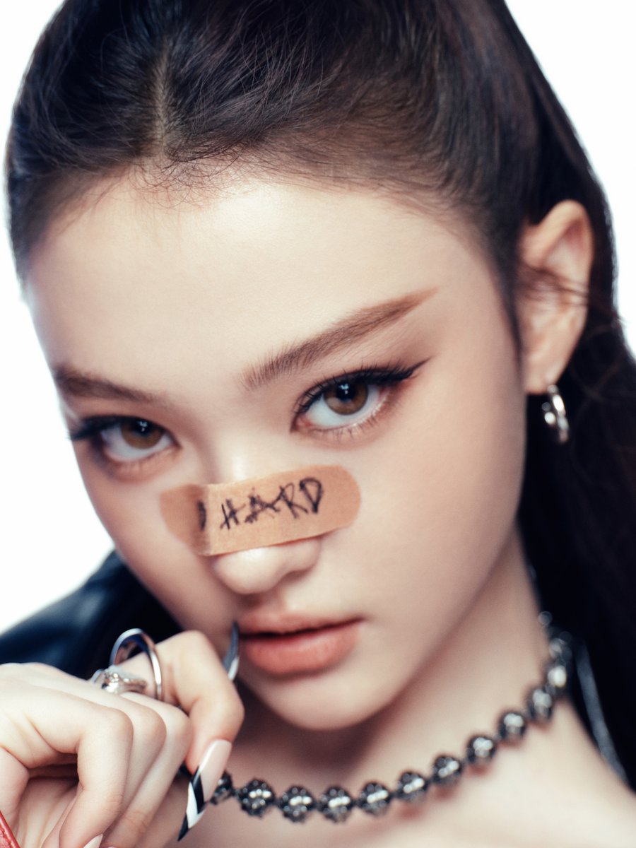 OFFICIAL_MEOVV's tweet photo. 🩹

MEOVV Single Album [GO HARD]
2026.10.12 6PM (KST)

PRE-SAVE &amp; PRE-ORDER
∙ https://t.co/u1xZTk5phj ∙

#MEOVV #미야오 #ELLA #엘라
#GOHARD #MEOVV_GOHARD
#THEBLACKLABEL https://t.co/9YIxWvsCvL