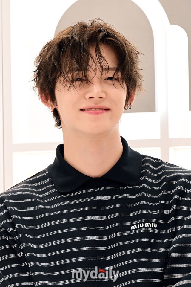 4ThGenItBoyCYJ's tweet photo. my jjunie he looks so adorable 🥺

YEONJUN MIU MIU VINYL CLUB
#YEONJUNxMiuMiu #YEONJUN
#MiuMiuSS27 @MIUMIUofficial https://t.co/Vr20NkS827