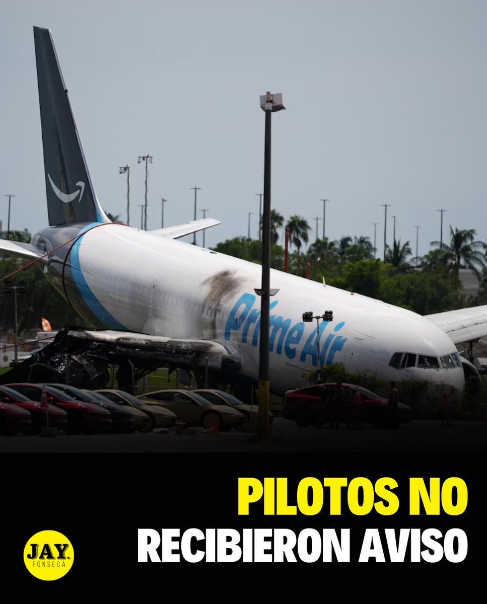jayfonsecapr's tweet photo. ✈️ El avión de carga de Amazon que salió del aeropuerto Luis Muñoz Marín y se estrelló en Miami el 6 de septiembre aterrizó sin que le avisaran del viento, según un informe preliminar de la NTSB. Cuatro minutos antes, el controlador sí le había advertido a otro avión de ráfagas de hasta 25 millas por hora.

📋 Las regulaciones federales exigen que se informe la dirección y velocidad del viento cuando hay viento de cola, pero el informe dice que eso no pasó. Ojo: la NTSB todavía no ha establecido una causa y la investigación podría tardar más de un año.

💨 El Boeing 767 tocó tierra a 184 millas por hora y ya con casi tres cuartas partes de milla de pista recorrida. Se salió del pavimento todavía a 130 millas por hora, chocó una guagua con empleados de limpieza de aviones y murieron cinco personas.

🎙️ Las grabaciones de cabina muestran que uno de los pilotos le advirtió varias veces al otro que iban demasiado rápido, pero no recibió una respuesta consistente. Y por si fuera poco, era la primera vez que esos dos pilotos volaban juntos.

🛑 El avión tenía 32 años y fue avión de pasajeros antes de convertirse en carguero. Amazon suspendió su acuerdo con 21 Air, la compañía que lo operaba, que dice estar revisando el informe y sus protocolos de seguridad.

🤔¿Quién crees que tiene más responsabilidad aquí: el controlador, los pilotos o la compañía? 

Fuente: Primera Hora

#avion #piloto #accidente #Miami