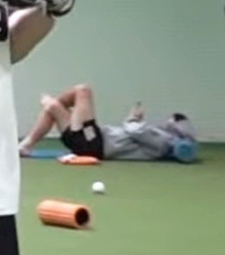 hustle_gogeul's tweet photo. 시구지도를 하든말든 자기 집에서 늘어진 백수처럼 있는 거 ㅈㄴ 웃기게
이 날 선발 최민석이었던데 얘 맞는듯ㅋㅋㅋㅋㅋ https://t.co/wQ6lJseyJ4