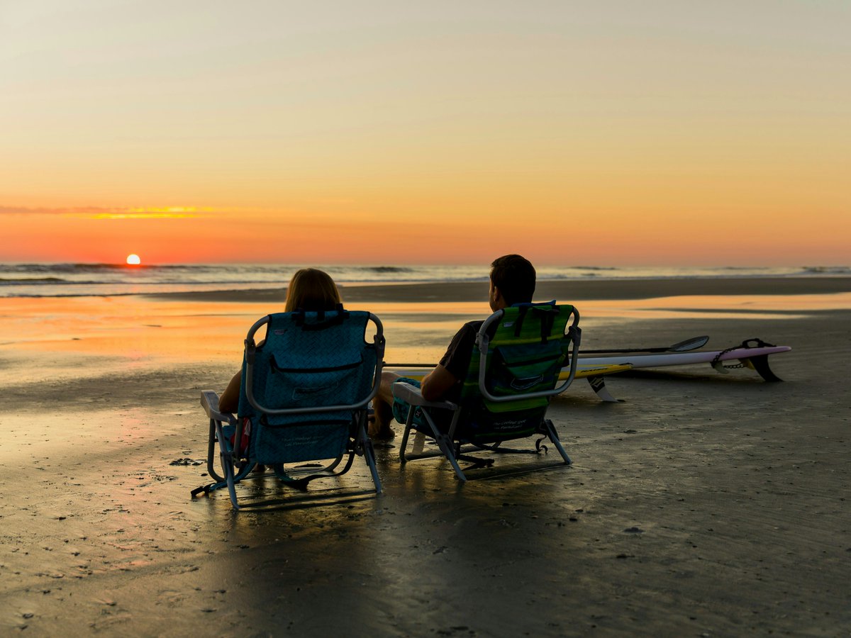 IFlyRhodeIsland's tweet photo. Already dreading the New England cold? Hop on a @BreezeAirways flight and escape to sunny Jacksonville, FL (@jaxairport) where the average temp is still in the 80s! ☀️✈️ #FlyRI

Book your trip today at https://t.co/gvrSRB3oje

📸: @visit_jax https://t.co/UHSw3aPF5j