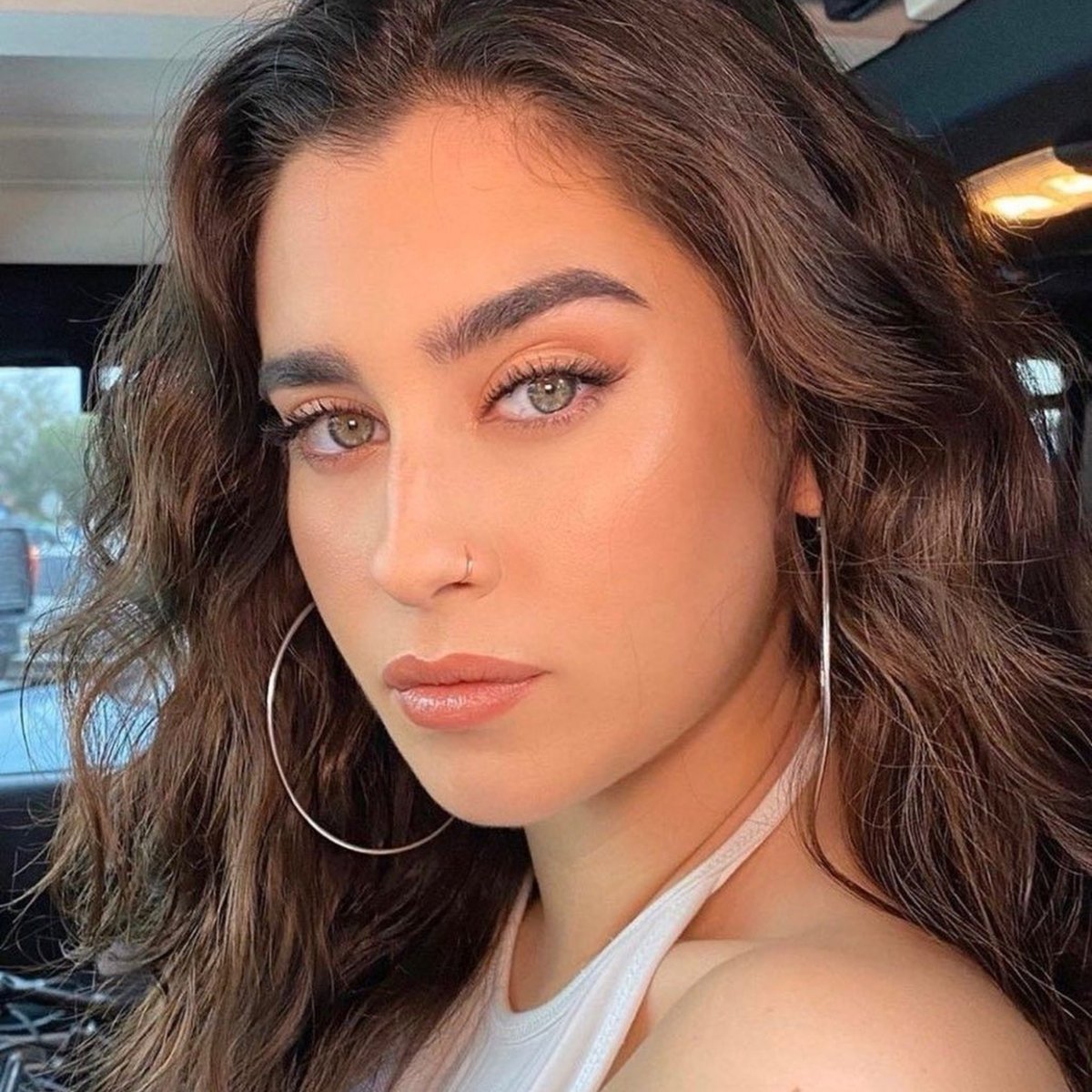 updatecharts's tweet photo. Lauren Jauregui sobre Anitta: 

“Eu e a Anitta SOMOS AMIGAS. Eu adoro a Anitta. Ela é a mais fofa de todas.” https://t.co/fSTxg4rfyh