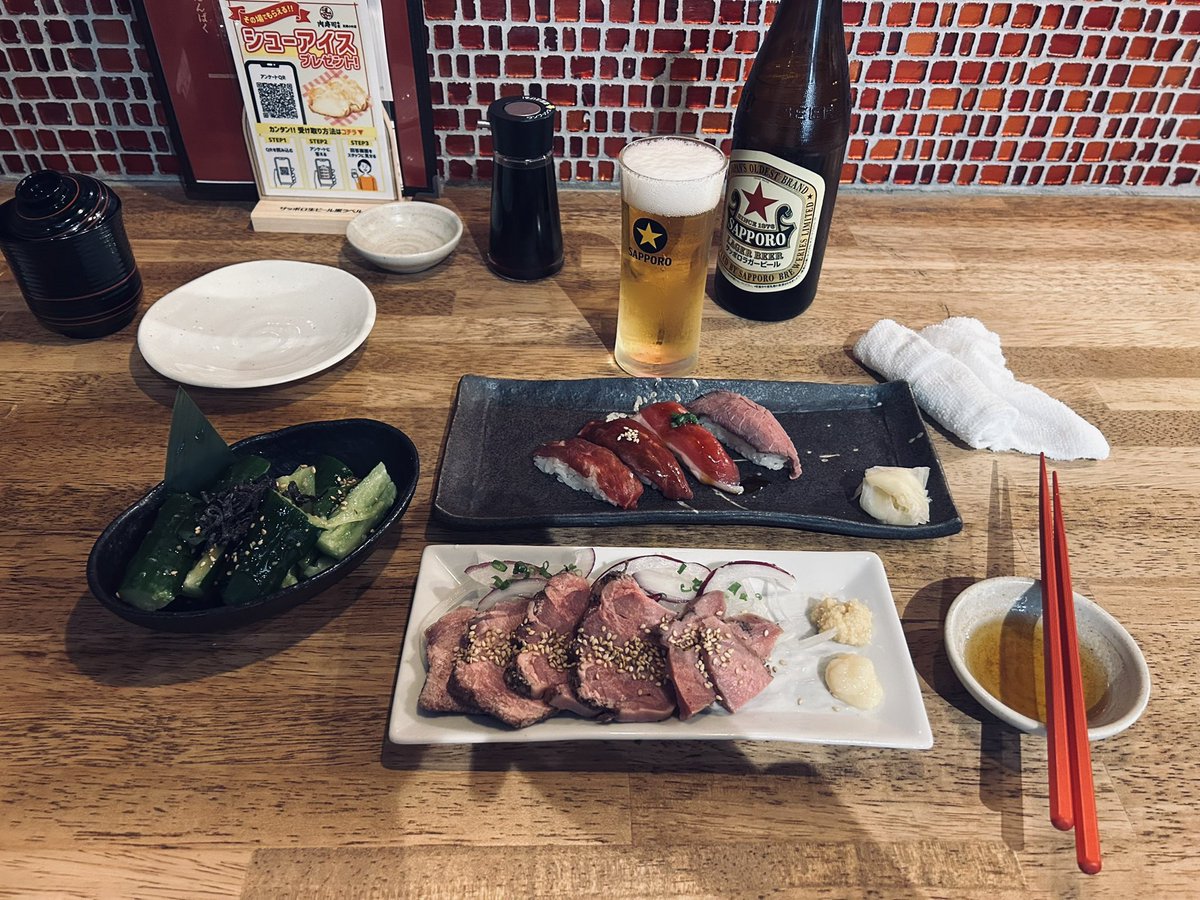 RyokuchaHi_0125's tweet photo. 大仕事がひとつ終わったので肉寿司居酒屋へ https://t.co/KQ1eBHne11