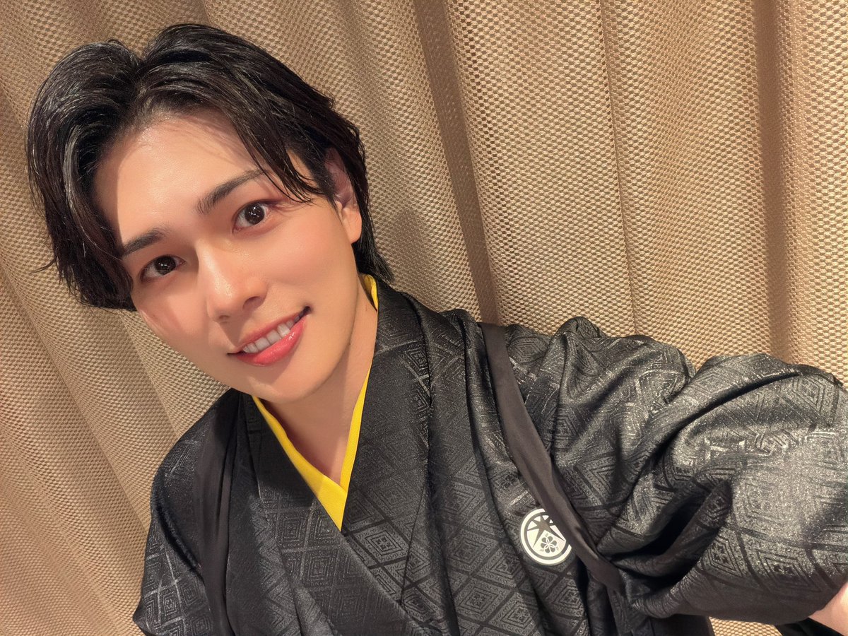 729Yuta's tweet photo. 十周年特別企画　配信番組＜舞台『刀剣乱舞』感謝の宴＞ 

出演させていただきます！！
とんでもない人数で収録してまいりました！
楽しかったぁ……！

みんなと会えたのも10年応援していただいたおかげです

https://t.co/PDZUIrJy1G

 #刀ステ10周年 https://t.co/UMkTFEx736