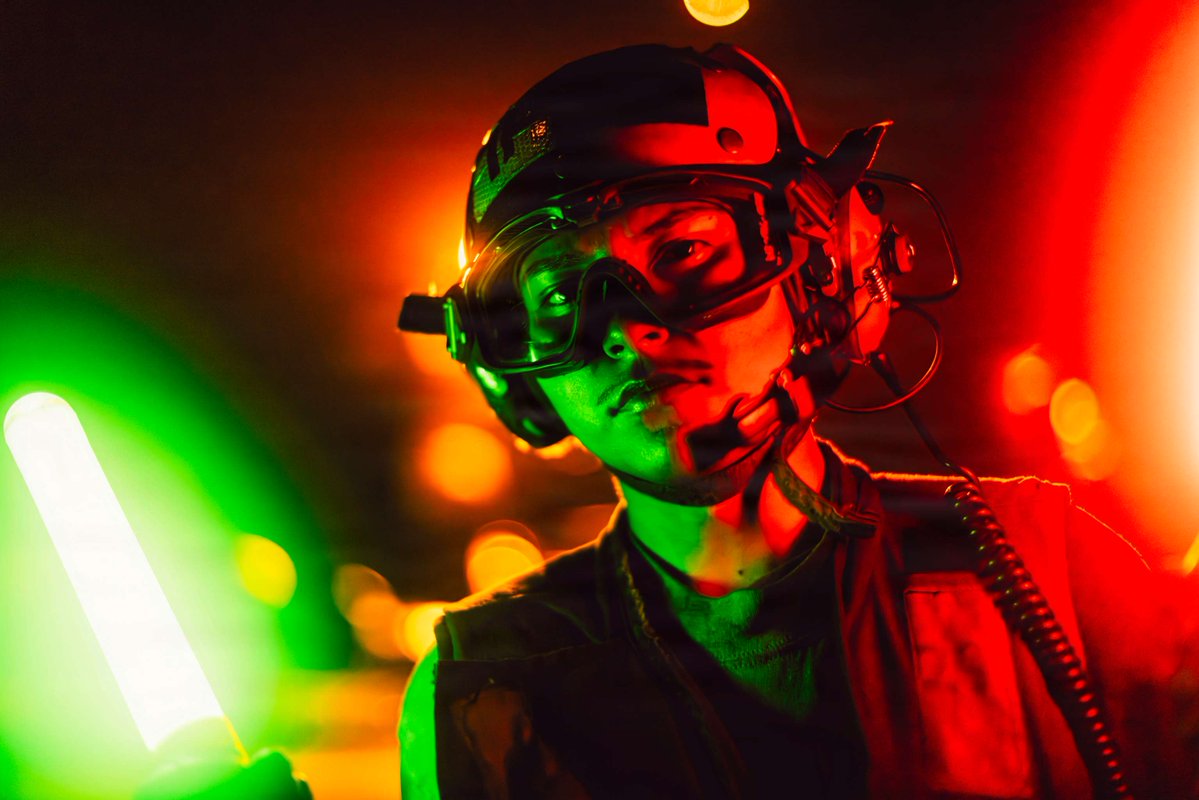 USFleetForces's tweet photo. Around the Fleet: 🇺🇸 Sailors conduct maintenance and conduct flight operations aboard USS George Washington (CVN 73) in the U.S. 5th Fleet area of operations, Sept. 29, 2026.

⚓️ #USNavy #CVN73 #GeorgeWashington https://t.co/fouiUKtm4B