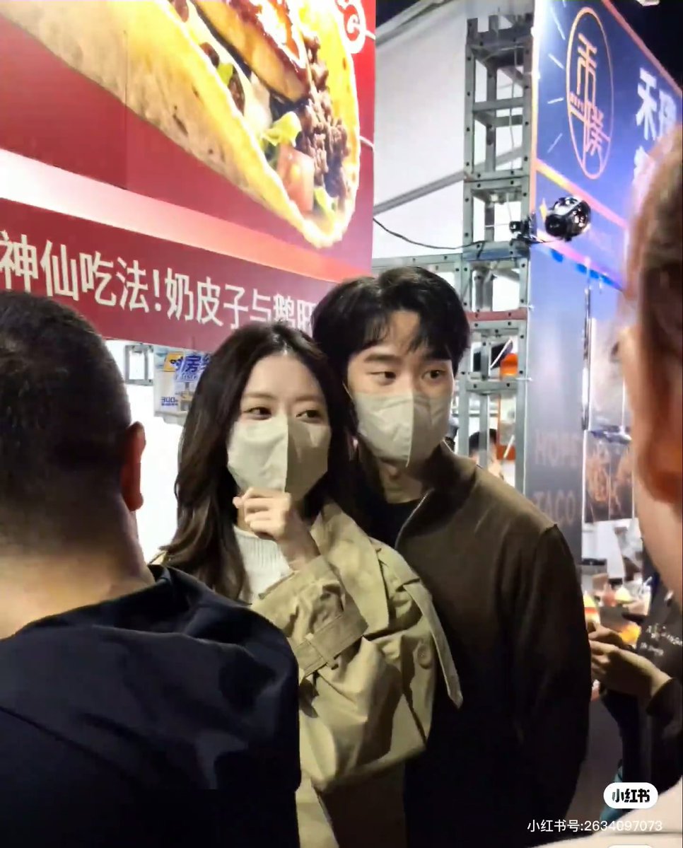 yaoshey's tweet photo. SiYi is spotted again in a Taco Festival. It seems they love going to food festivals. Lmao. 😂 #HeartSignalS9 https://t.co/PSdrmnpCkK