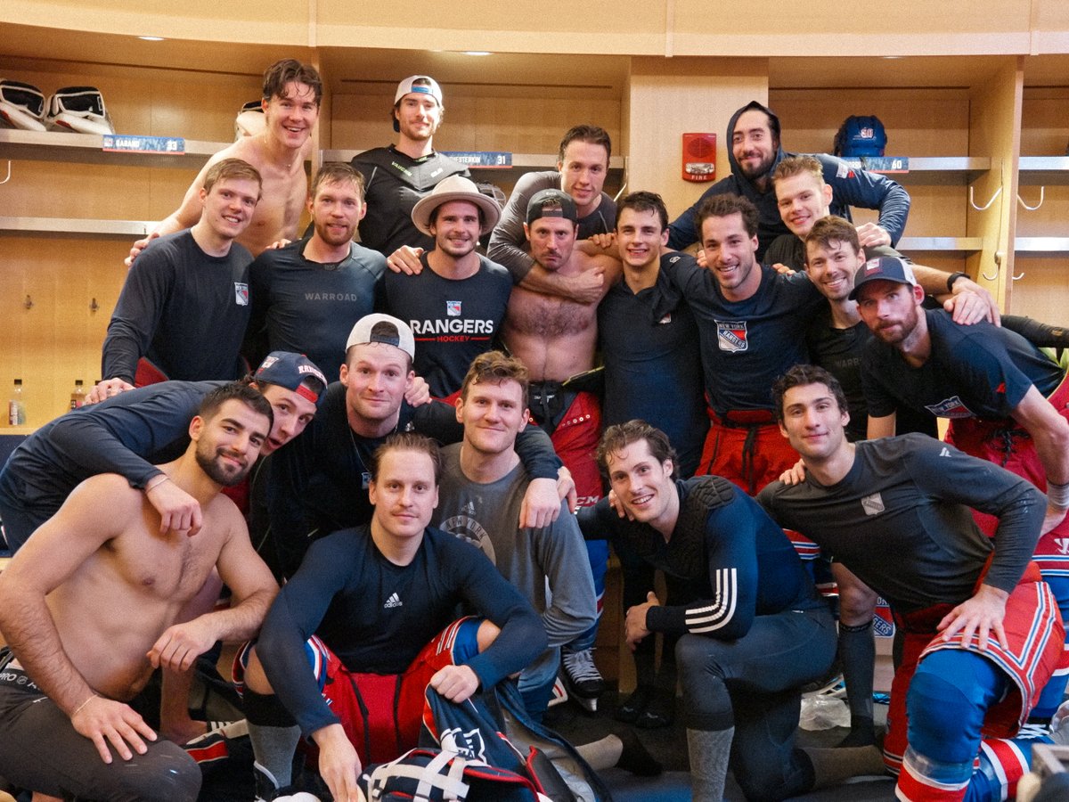 NYRangers's tweet photo. First Broadway Hat photo of the season and it couldn't be more perfect 😌 https://t.co/GDoBCZVaqi