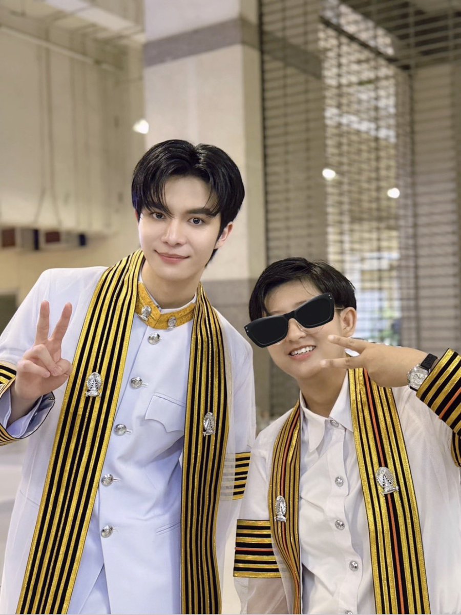 LittleturtleK's tweet photo. ได้ 1:1 กับบัณฑิตเศรษศาสตร์คนเก่งแล้วคั้บบบ คอนเกรทนะครับผมม💙
#CongratsGradTangton
#tangtonjinnaphop https://t.co/7kH1mUR5AM