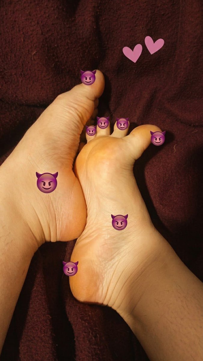 CandVFootSeller's tweet photo. C might be sweet enough to tease you, but I’m not here to play games.
You see those emojis? They stay on until I see a notification in our PayPal. 🥱

Pay up immediately if you want the real view, or get out of my feed.
— V 👠 https://t.co/uGBhEtBlD8