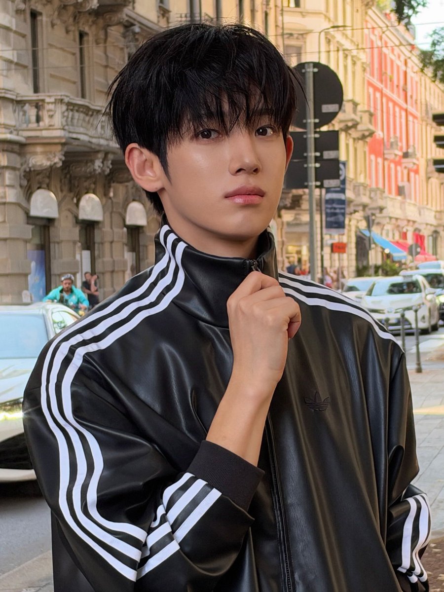 soso_note1's tweet photo. PARK SIWOO AT LANVIN PFWSS27
#PARKSIWOOxLANVIN
#LANVINPFWSS27
#PARKSIWOO https://t.co/O9EeCSwurf