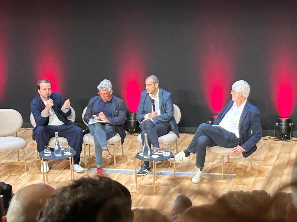 webscam's tweet photo. @npaconseil @RonyHerve @Maison_Chimie @pbailly 💡#ColloqueNPA | En production, Pierre Laugier souligne que l’émotion portée par les acteurs reste « irremplaçable et sacrée ». 
Si l’#IA peut accompagner certains usages, elle ne doit pas remplacer l’écriture ni le jeu. https://t.co/6olTdzJpPn