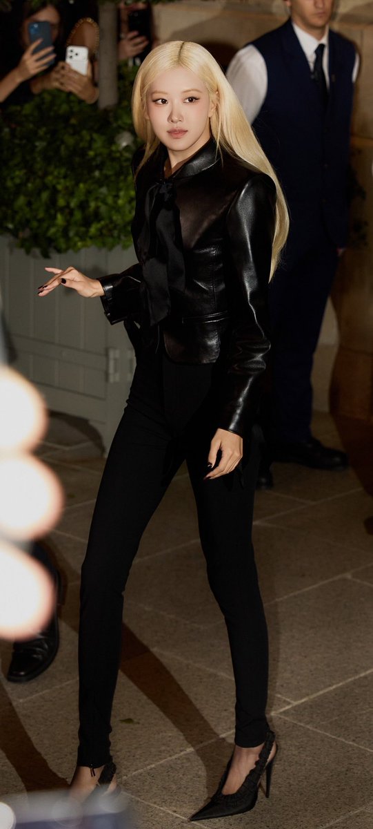 RoseanneBase's tweet photo. she was SERVING 😮‍💨🙇‍♀️ https://t.co/hwnP9gTVVH