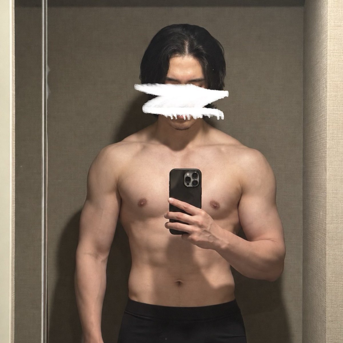 k2t0r8's tweet photo. 2022年→2026年
ちょっとずつ筋トレの効果出てきたかな
#筋トレ　#ジム https://t.co/VaLkkwubnO