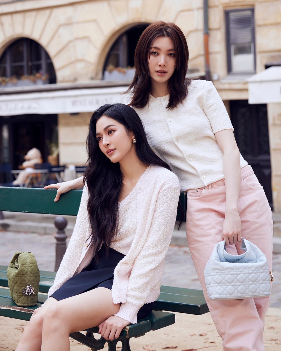 LingOrm_BH's tweet photo. LingOrm are shining with so much warmth and charm at Dior Summer 27 in beautiful Paris! 🤍🍂🌟

Cr. ig : gunn_8

#LinglingKwong #OrmKornnaphat 
#LingOrmDiorSummer27 #LingOrm 
#Dior #DiorSummer27 #PFW https://t.co/U5bhY1tUWh