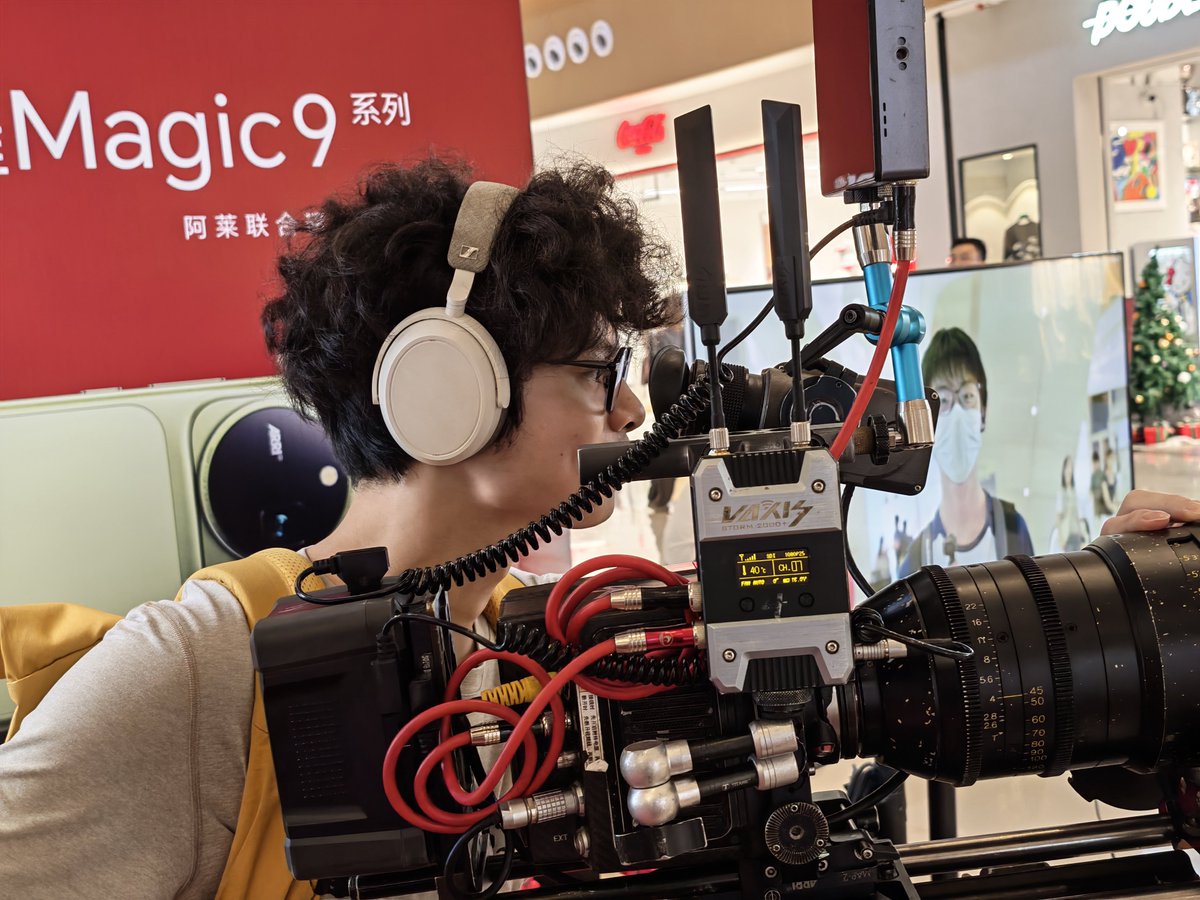 JacobMo_04's tweet photo. Thanks, HONOR, for letting me shoot on an ARRI.🎬 https://t.co/lgo6oUvYfz