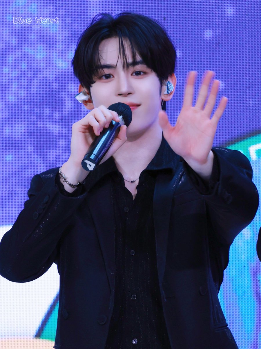 babuhyeonbin's tweet photo. 260919
#나우즈 #NOWZ #현빈 #HYEONBIN https://t.co/E7CehecVan