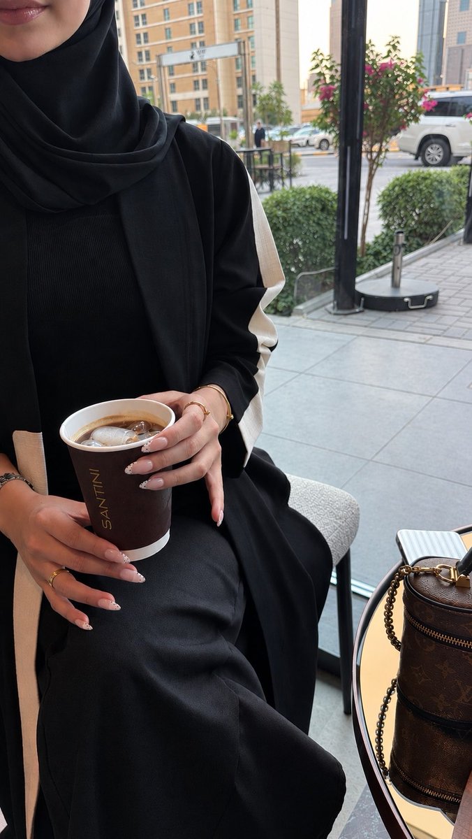 vy_1i0's tweet photo. الأماكن و الأوقات تجملها القهوه دائماً ❣️ https://t.co/k3pYqbN1TM