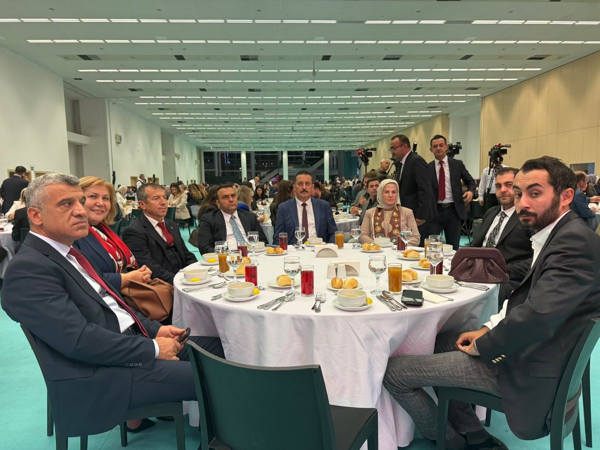 TurkHukukEnst's tweet photo. Genel Başkanımız Sayın Av Cemil Yavuz Aksu ve Yönetim Kurulu Üyelerimiz, Ankara 2 No'lu Baro Başkanımız ve Başkan Adayımız Sayın Av Gökhan Ağdemir’in, "Proje ve Aday Tanıtım Toplantısı"na katıldık. https://t.co/uyXM6csIdA