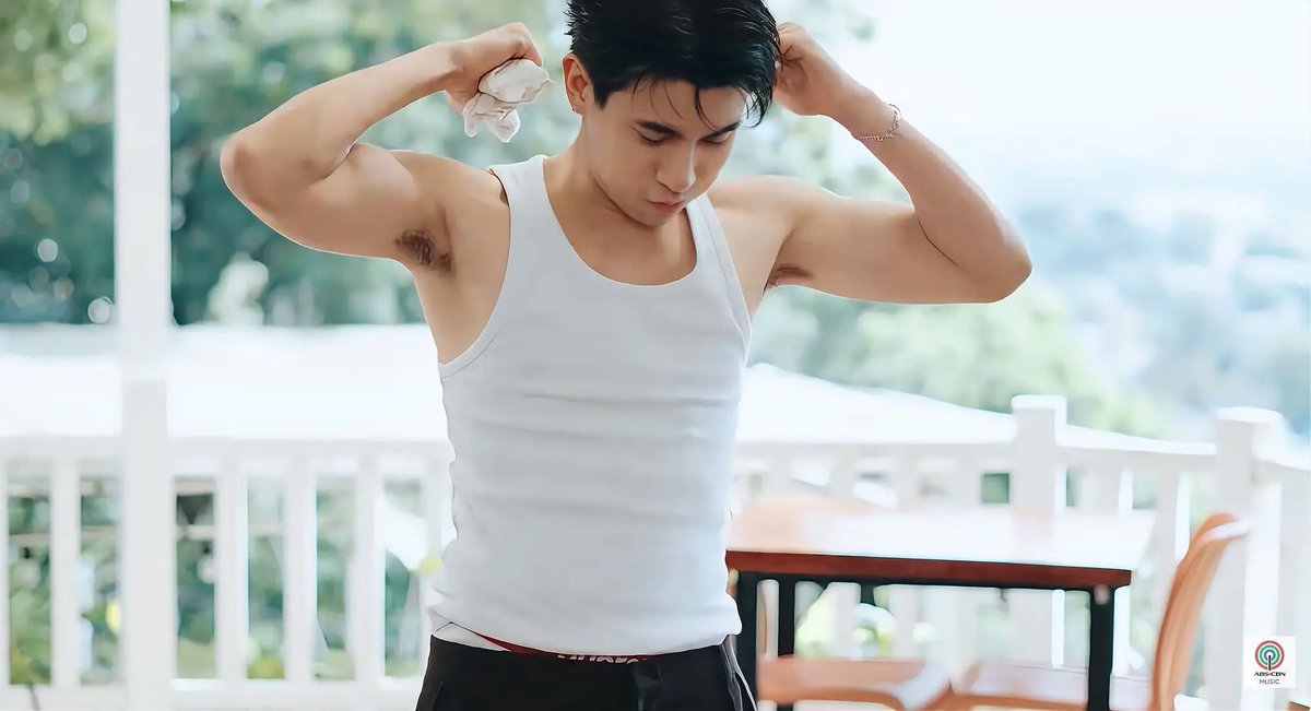ssaaffiiii's tweet photo. Brent Manalo, respectfully…Only you can pull this off

PAREHO TAYONG NAHIHIYA MV https://t.co/0SETJV9d4s
