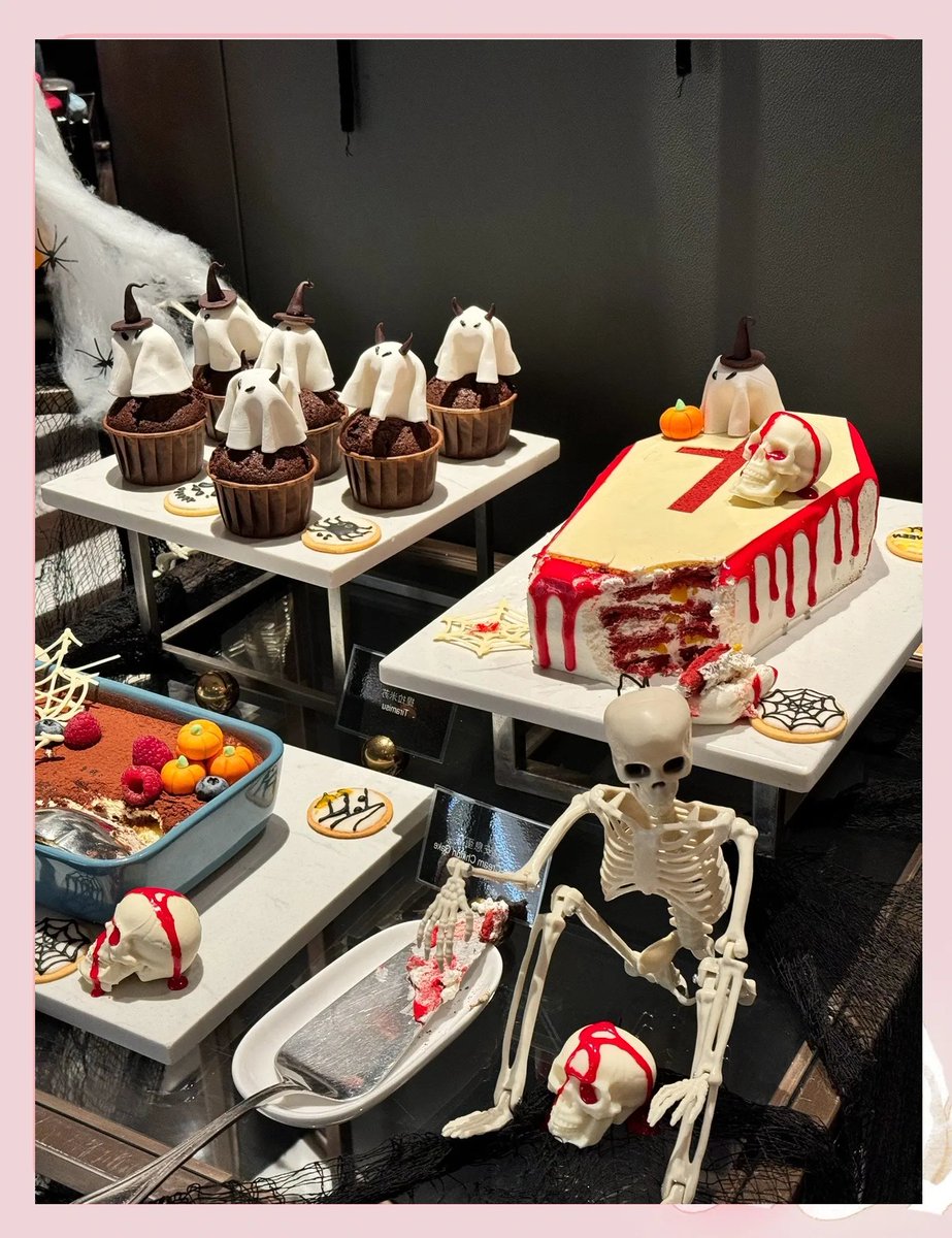 Tinacarson4dqi's tweet photo. El menú especial de Día de Muertos ya está aquí! Calaveras de chocolate, mole poblano y pan de muerto fresco  Ven a disfrutar de nuestra oferta limitada hoy mismo! https://t.co/JkD92UgEsZ