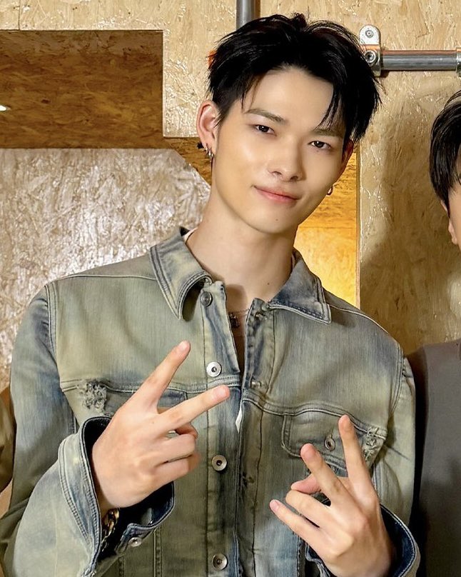 krybabymura's tweet photo. my pretty boy 🖤 https://t.co/O7s6eK8akd