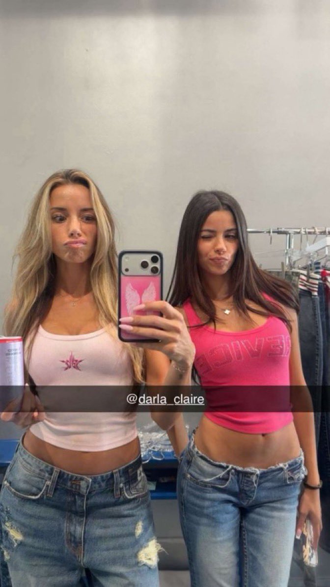 QuitRealite's tweet photo. actually psycho porn bait both of them vacuum packed in PINK just Pornstar bratz baiting their total objectification they don’t want to be seen as people they know they aren’t seen as people that’s y they jam their flesh in PINK and dance around brainwashing us all https://t.co/uDPrrv1XeO