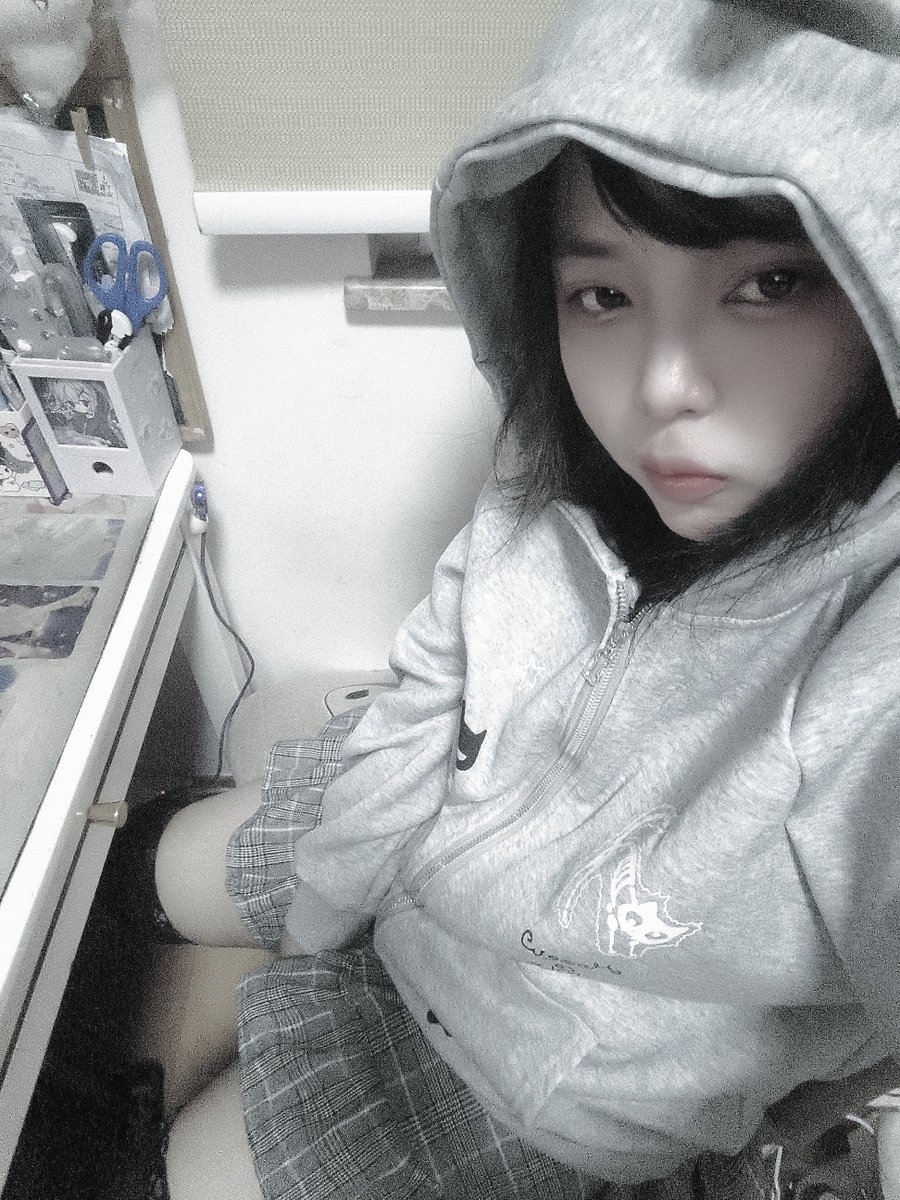 yuika_set's tweet photo. 今日はちゃんと写真撮った。
もう疲れた〜ㅋㅋ

#自撮り界隈 
#サブカル女子 #雰囲気
#自撮り女子 
#雰囲気 
#黒髪 #HIYILY
#フォロー
#友達募集中 
#友達募集 
#彼氏募集中 
#ネット恋
＃病み垢さんと繋がりたい
#病み垢女子と繋がりたい
#病み垢男子と繋がりたい https://t.co/021BAkyFRO