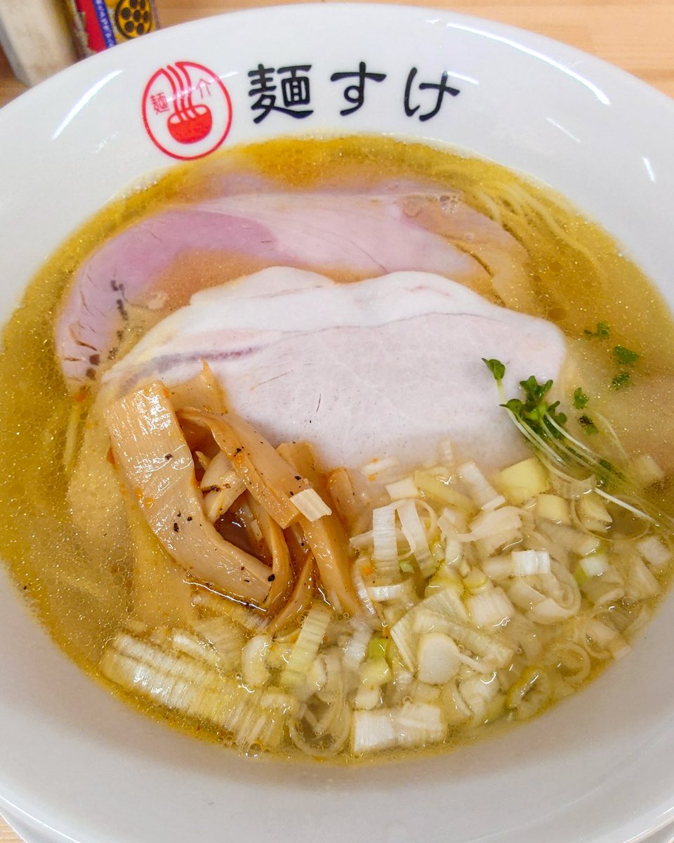 HARU_R110's tweet photo. 🍜 麺すけ

🗺️ 福岡県飯塚市堀池172-3  

☑️ 淡麗塩らぁめん

9月9日、同じ飯塚市の中心地近くに移転オープン🎉
屋号も『中華そば 麺すけ』から『麺すけ』へ。
夜になると、おばんざいも楽しめるお店に🍻 https://t.co/vJvcZbZHoR