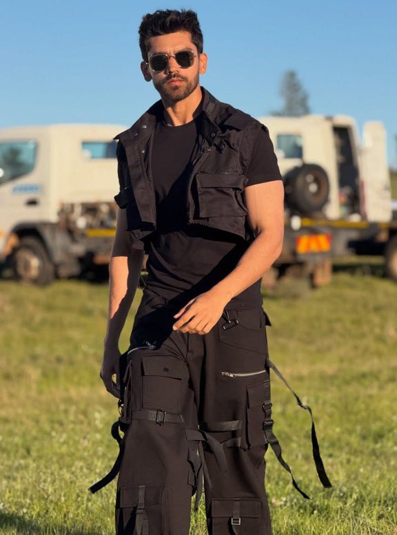 AvinashM1810's tweet photo. Avi in black looks too fine😮‍💨🖤.

#AvinashMishra #KKK15 https://t.co/lsZHvRnd8d