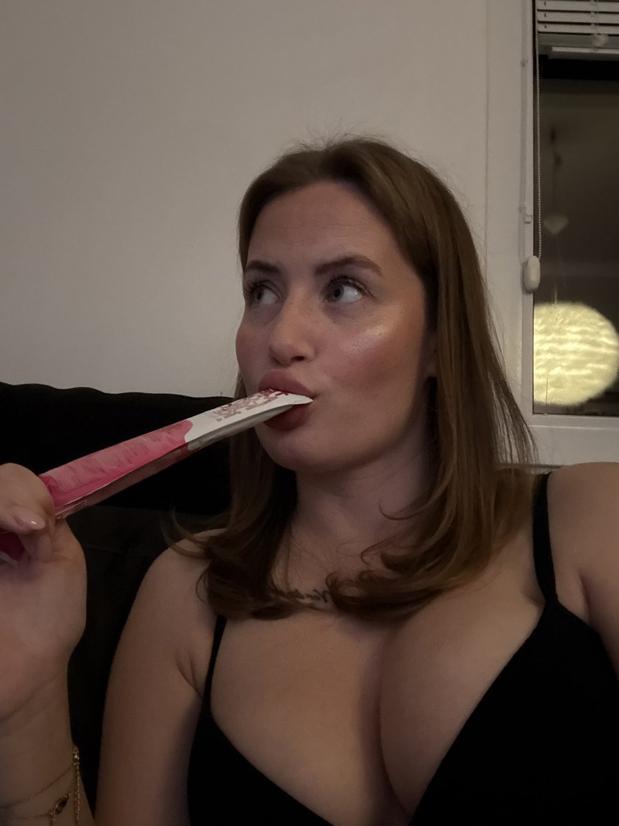 alexandraajons's tweet photo. Skulle haft stream alla dagar denna vecka, men så fick jag mens😫😫 https://t.co/ztQU6SVVeW