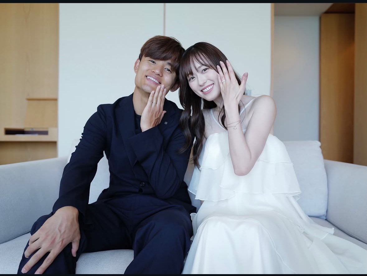 Dasuderunote's tweet photo. 久保建英　福原遥　プロポーズ動画が知人から流出
詳細https://t.co/MRi286UniO
#久保建英　#福原遥　#結婚 https://t.co/RYrC0qqwRF