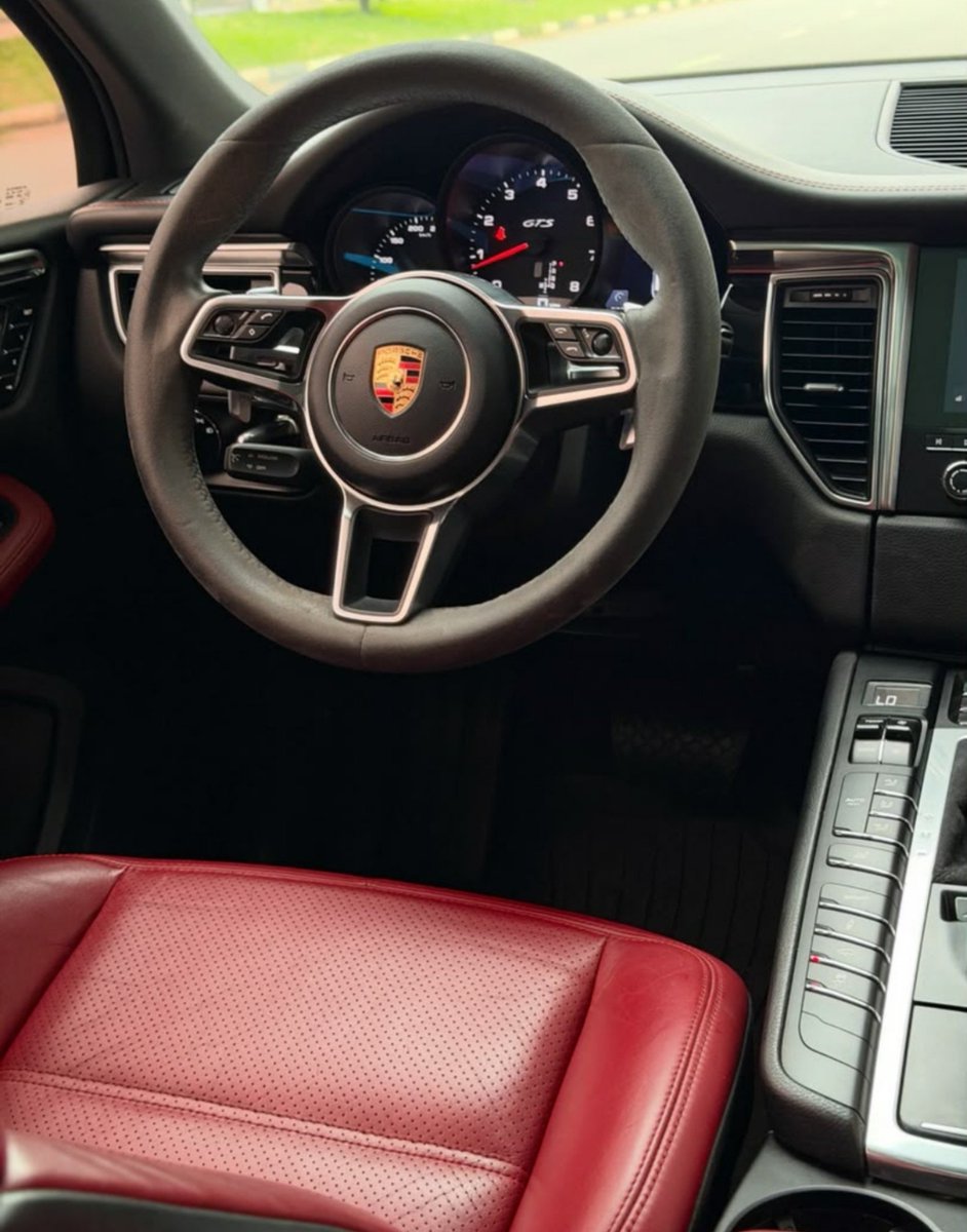 motheronearthX's tweet photo. 2017 Porsche Macan GTS
New entry 🇺🇲 
Full option 
Two tone interior 
42.6m https://t.co/B8znaBTJQ8