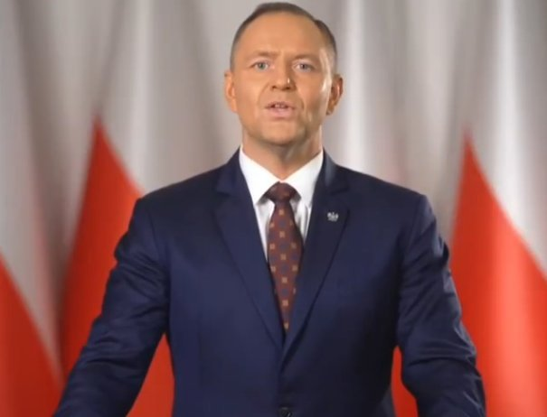 NigdyWiecejPiS's tweet photo. Batyr myśli, że swoimi wetami uderza w rząd. Jest w błędzie. Koalicja Obywatelska zyskuje coraz większe poparcie z każdym kolejnym jego antypolskim wetem, bo ludzie widzą, że tylko Donald Tusk jest w stanie powstrzymać Batyra przed zniszczeniem Polski.

On uderza w wasze rodziny. https://t.co/waMSavSLoC