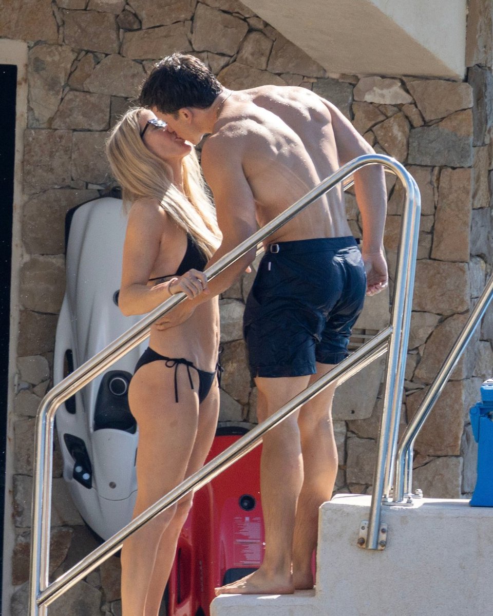 PageSix's tweet photo. Ellie Goulding and boyfriend Beau Minniear are seen enjoying a sunny day at Hotel du Cap-Eden-Roc on the French Riviera 💋 📸: BACKGRID https://t.co/imLqw6fbUZ