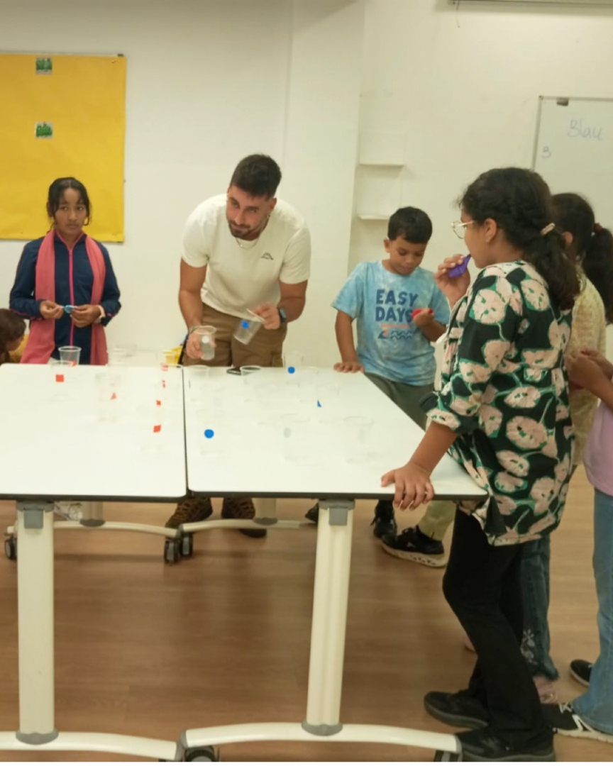 casalinfants's tweet photo. 🎲 No es juga amb les emocions, però podem jugar per aprendre sobre elles!

🧠 Infants del @cinfants_raval han treballat la intel·ligència emocional amb jocs i reflexió en equip. Entendre les emocions i empatitzar és una eina clau per crear espais de confiança i relacions sanes. https://t.co/10lfLVQUL3