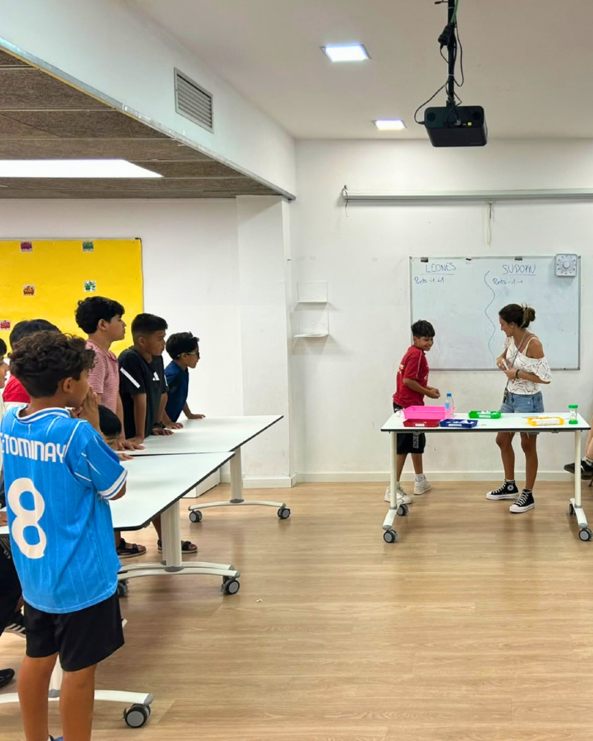 casalinfants's tweet photo. 🎲 No es juga amb les emocions, però podem jugar per aprendre sobre elles!

🧠 Infants del @cinfants_raval han treballat la intel·ligència emocional amb jocs i reflexió en equip. Entendre les emocions i empatitzar és una eina clau per crear espais de confiança i relacions sanes. https://t.co/10lfLVQUL3