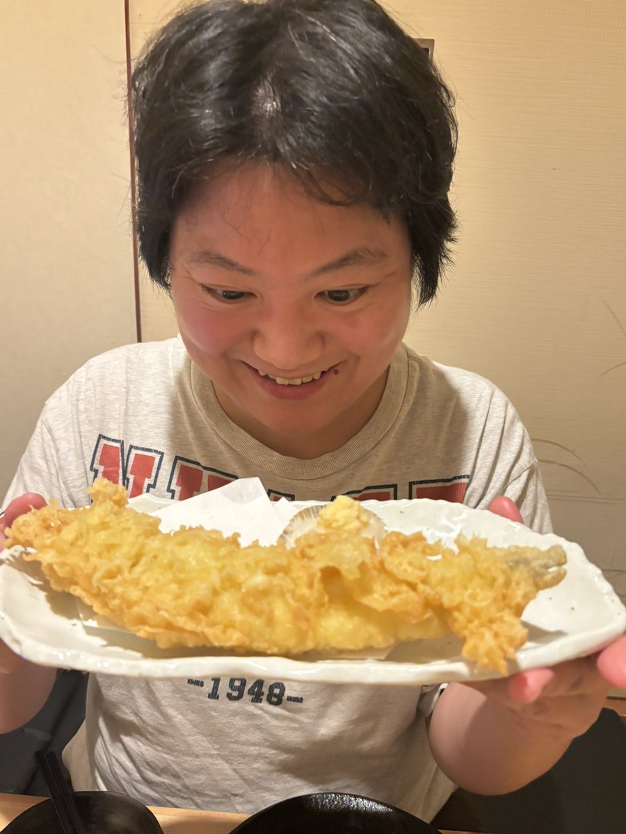 Chicka517's tweet photo. 穴子の天ぷらにテンションを上げる伊達さん。

#今日の伊達さん https://t.co/Yb6n6SQgrn