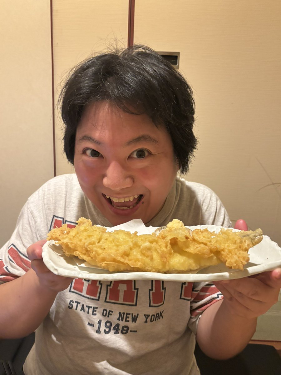 Chicka517's tweet photo. 穴子の天ぷらにテンションを上げる伊達さん。

#今日の伊達さん https://t.co/Yb6n6SQgrn