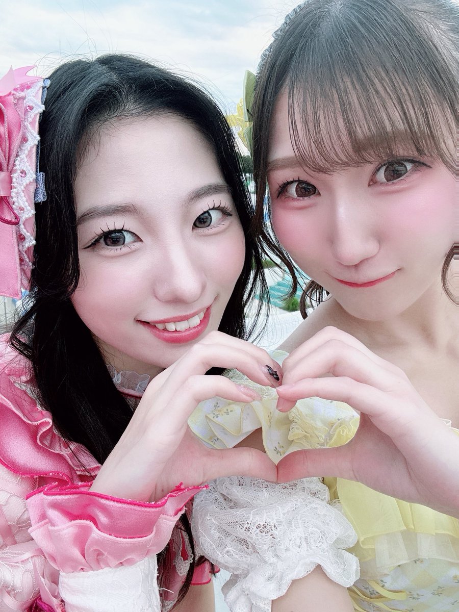 tsumiki_mitsumi's tweet photo. SKE48さんの、石黒友月さん@Yuzuki_ishiguro とお写真撮っていただきました🥹✨!!!
配信で劇場公演を観ていて、素敵な歌声とカッコいい表情がすごく印象に残っていたので、お写真撮っていただけて本当に嬉しかったです><
ライブも見れて幸せでしたっ😭!! https://t.co/EqSToLxnde