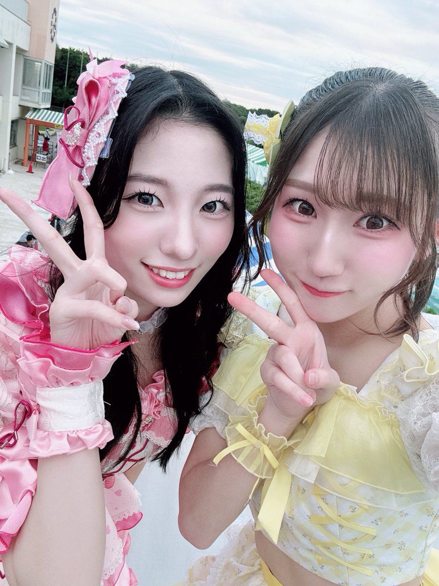 tsumiki_mitsumi's tweet photo. SKE48さんの、石黒友月さん@Yuzuki_ishiguro とお写真撮っていただきました🥹✨!!!
配信で劇場公演を観ていて、素敵な歌声とカッコいい表情がすごく印象に残っていたので、お写真撮っていただけて本当に嬉しかったです><
ライブも見れて幸せでしたっ😭!! https://t.co/EqSToLxnde