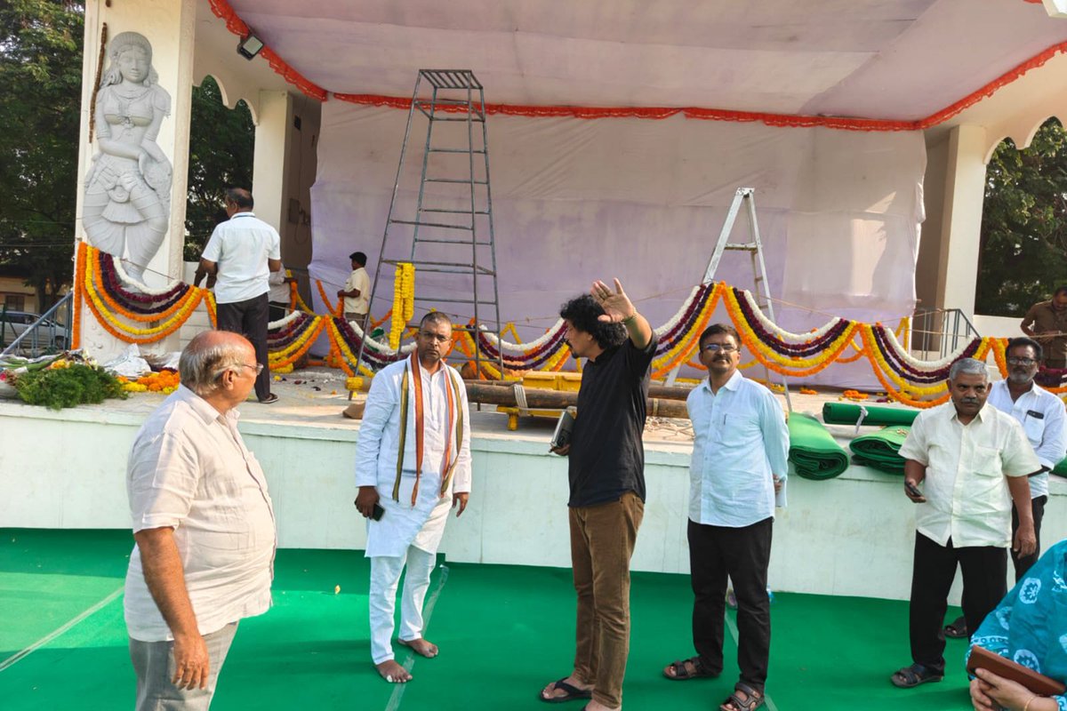 TTDevasthanams's tweet photo. గోవింద నామస్మరణతో అక్టోబర్ 03న పిండి దీప మహోత్సవం. టీటీడీ పరిపాలనా భవనం పరేడ్ మైదానం నుంచి అలిపిరి పాదాల మండపం వరకు శ్రీనివాస గోవింద పాదయాత్ర. భక్తుల కోసం పటిష్ట ఏర్పాట్లు.

#TTD #Tirumala #Govinda #TTDOfficialUpdates #Tirupati https://t.co/aSHOhYIXDJ