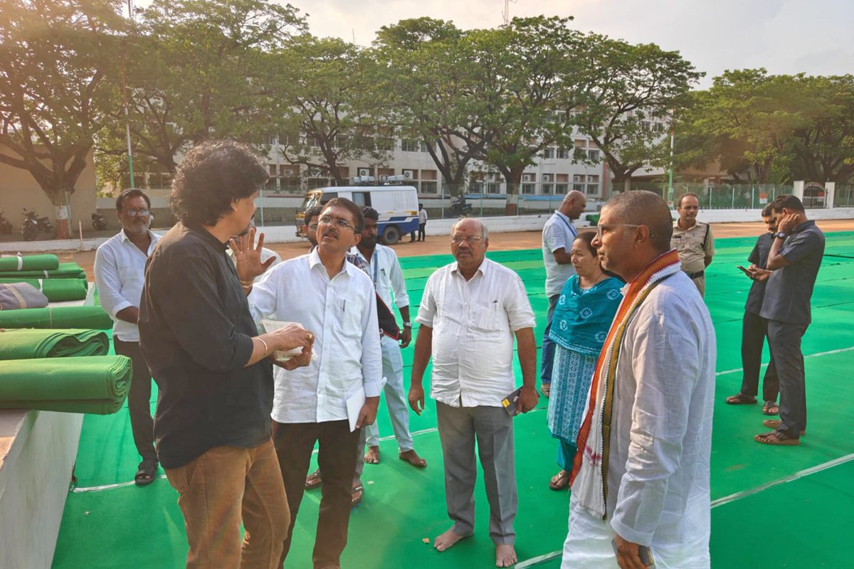 TTDevasthanams's tweet photo. గోవింద నామస్మరణతో అక్టోబర్ 03న పిండి దీప మహోత్సవం. టీటీడీ పరిపాలనా భవనం పరేడ్ మైదానం నుంచి అలిపిరి పాదాల మండపం వరకు శ్రీనివాస గోవింద పాదయాత్ర. భక్తుల కోసం పటిష్ట ఏర్పాట్లు.

#TTD #Tirumala #Govinda #TTDOfficialUpdates #Tirupati https://t.co/aSHOhYIXDJ