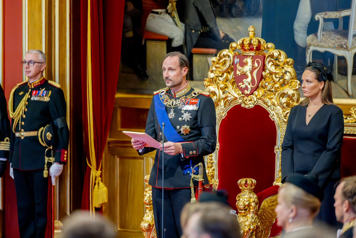 Stortinget's tweet photo. Bilder fra den høytidelige åpningen av det 171. storting er tilgjengelig fra vårt mediearkiv. Det er fri bruk mot kreditering. https://t.co/dnDKf4MsWu https://t.co/MvTlv8LGs3