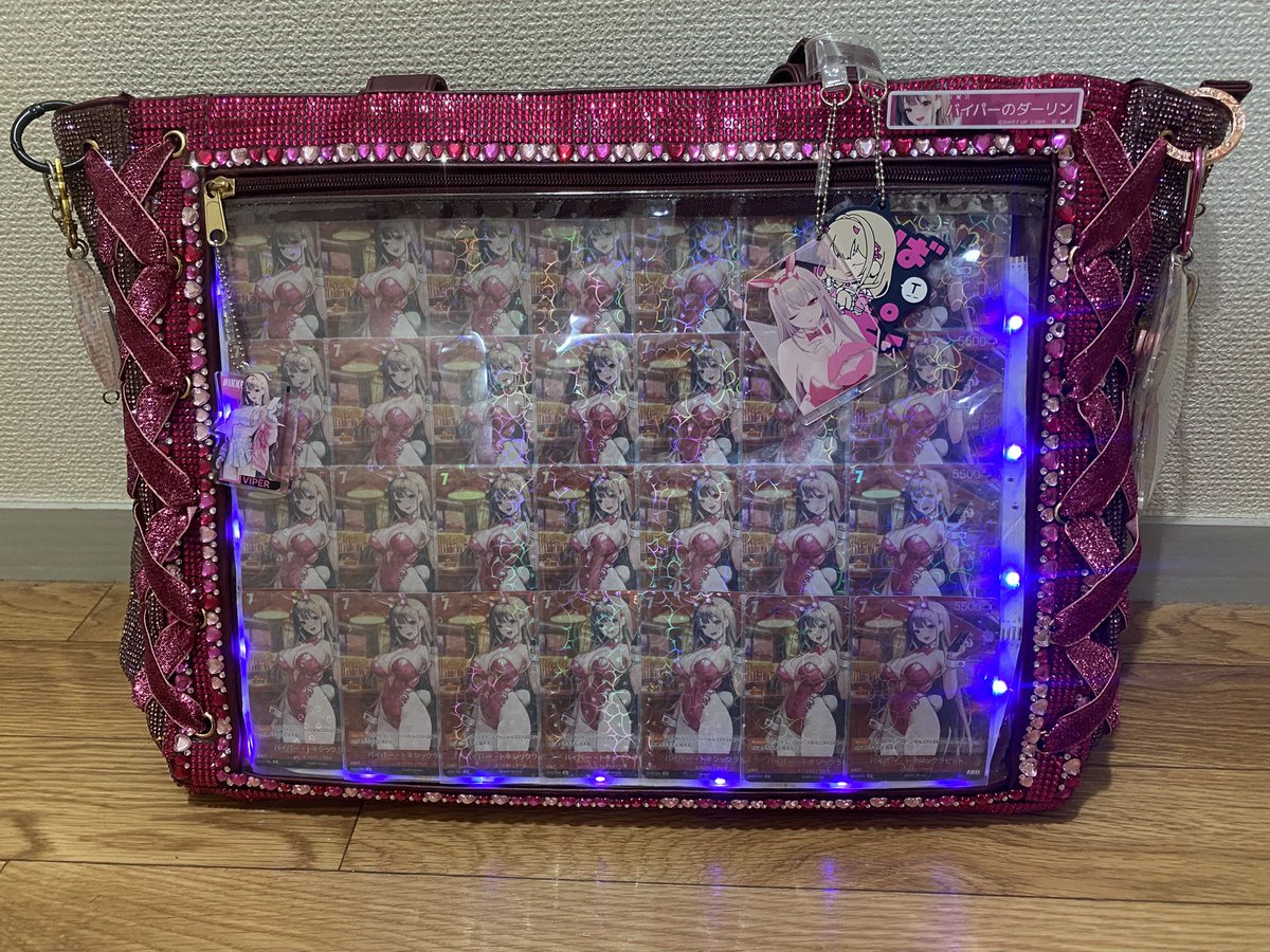 SENA1097017's tweet photo. バイパー痛バのアップデート完了！！
こっちの痛バもギラッギラ仕様に https://t.co/hk2aienUix