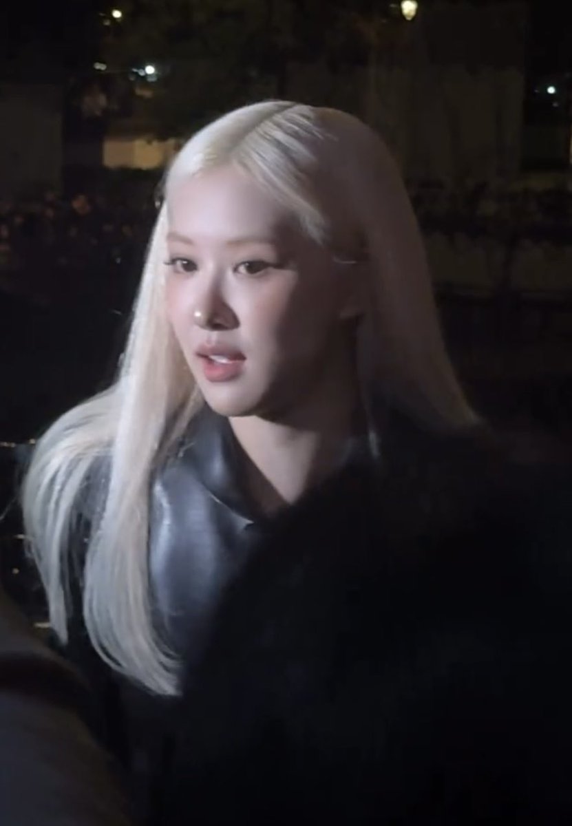 nogrosie_anya's tweet photo. THE SIDE PROFILE!!? absolutely flawless 😭

#ROSÉ #SaintLaurent
#ParisFashionWeek @YSL https://t.co/Vyt9yFEvx2