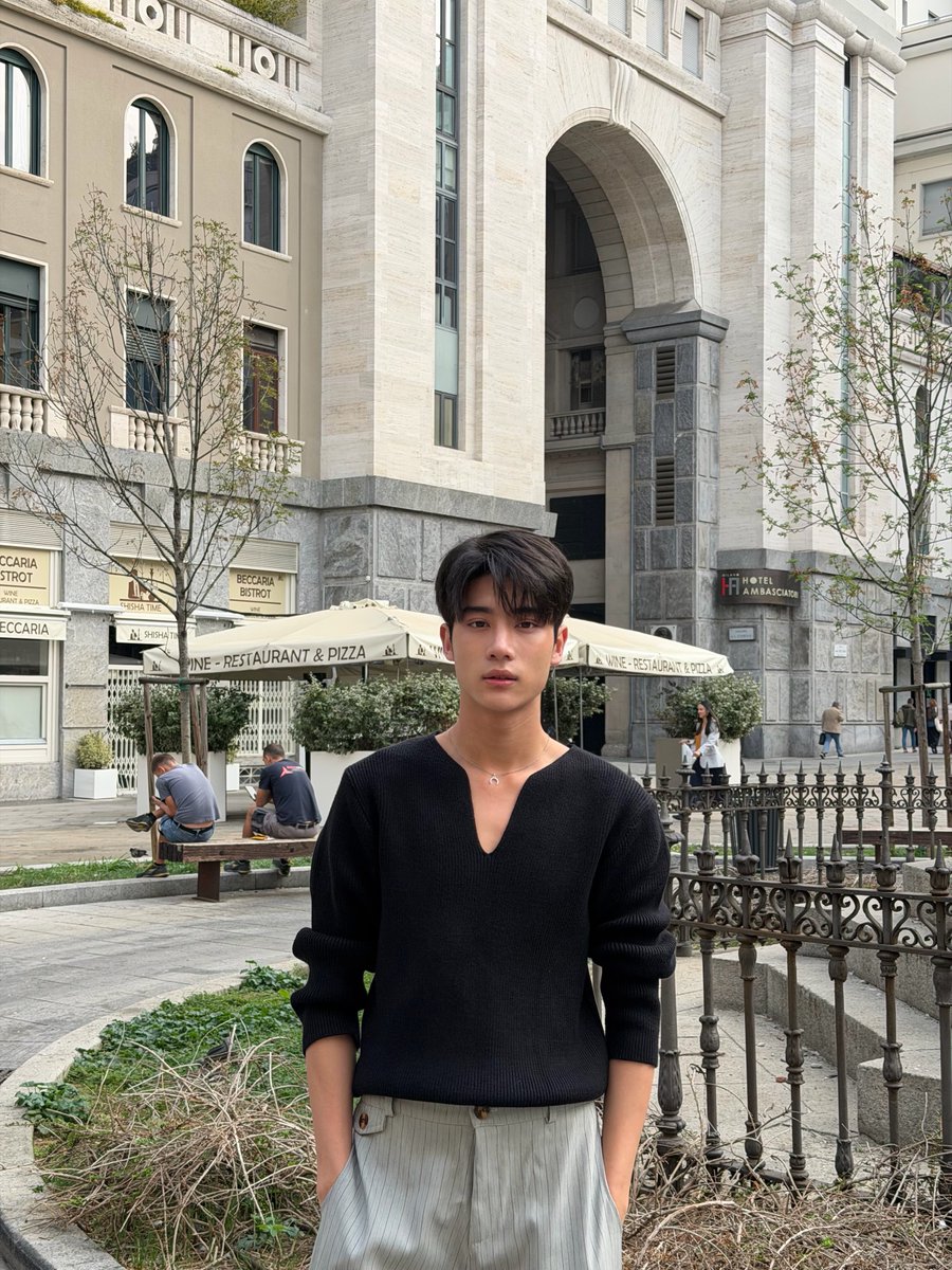 BLUEHEART_CH's tweet photo. พี่ธีร์เปิดทำการที่มิลานเลย หล่อwaaa ✨😭
วาสนาไผ 

#ongsacelcius https://t.co/9FOUV628AN
