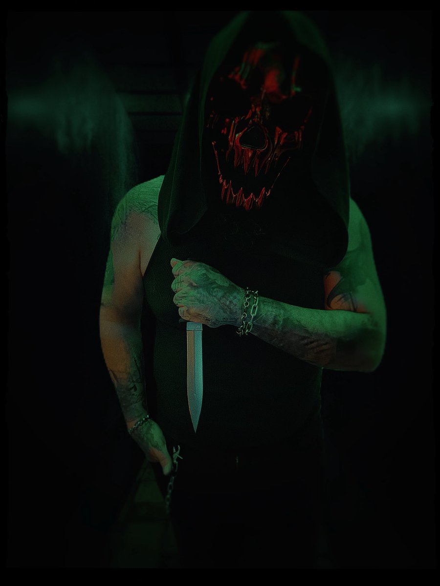 themasquesecret's tweet photo. October 2nd: The Jack-o-Lantern followed you home from the woods. He wanted to share the smile he carved just for you🎃 #masktober #darkromantic #feralfriday #obsessedbookboyfriend #knifeplay https://t.co/hBbulrIA7Q