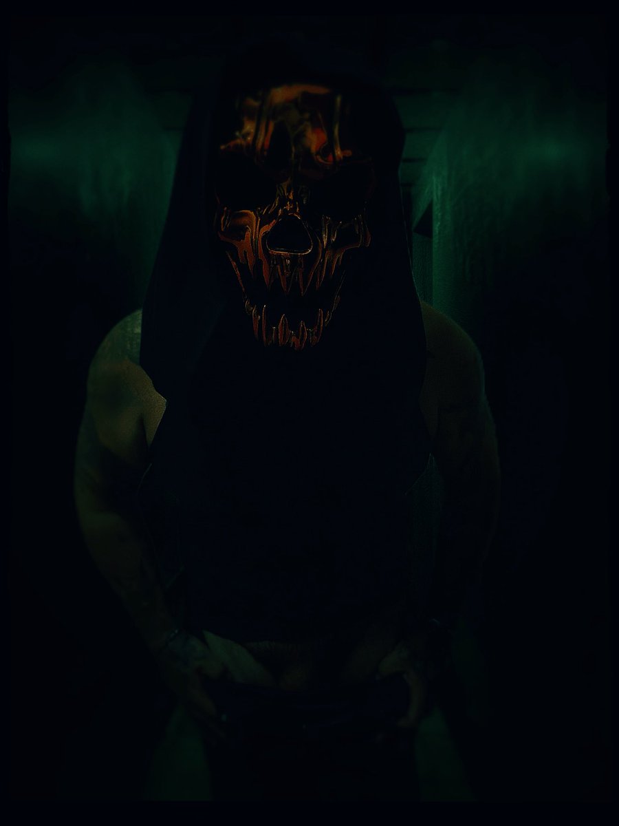 themasquesecret's tweet photo. October 2nd: The Jack-o-Lantern followed you home from the woods. He wanted to share the smile he carved just for you🎃 #masktober #darkromantic #feralfriday #obsessedbookboyfriend #knifeplay https://t.co/hBbulrIA7Q