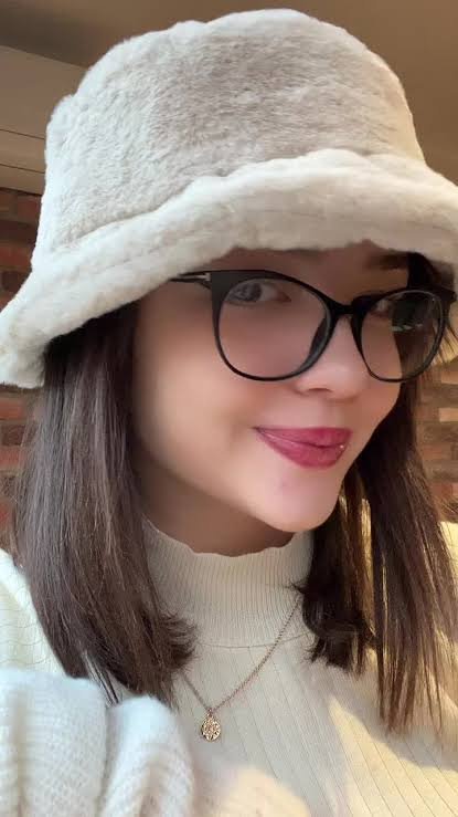 Ladyferide8's tweet photo. Feridecim benden sana abla tavsiyesi Eskilere dön demiyorum ama vloglarında alışık olduğumuz gibi ablanla baş başa olsa keşke.Yeni arkadaşlarına adapte olamıyoruz biz seni izlemek istiyoruz. Eski ekibe alıştığımız için bu yeni ortam bizi ve kitleyi zorluyor 🙏🏻 @ferideozdnc https://t.co/QWks13L4aC